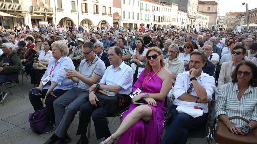 Il folto pubblico del Mestre Book Fest foto agenzia Porcile