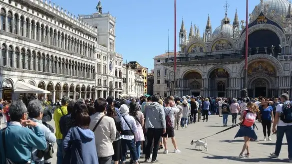 Interpress/M.Tagliapietra Venezia 30.04.2018.- Turismo a San Marco. Code eccezionali in Basilica di San Marco.