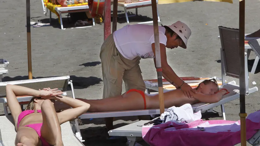 Un massaggio sulla spiaggia