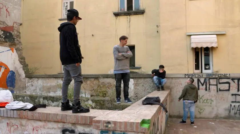 Una foto di scena di 'Robinu', documentario per la regia di Michele Santoro, presentato alla 73/a Mostra Internazionale del Cinema di Venezia, nella sezione non competitiva Cinema nel Giardino, in una foto diffusa il 28 luglio 2106. ANSA/ US +++ ANSA PROVIDES ACCESS TO THIS HANDOUT PHOTO TO BE USED SOLELY TO ILLUSTRATE NEWS REPORTING OR COMMENTARY ON THE FACTS OR EVENTS DEPICTED IN THIS IMAGE; NO ARCHIVING; NO LICENSING +++
