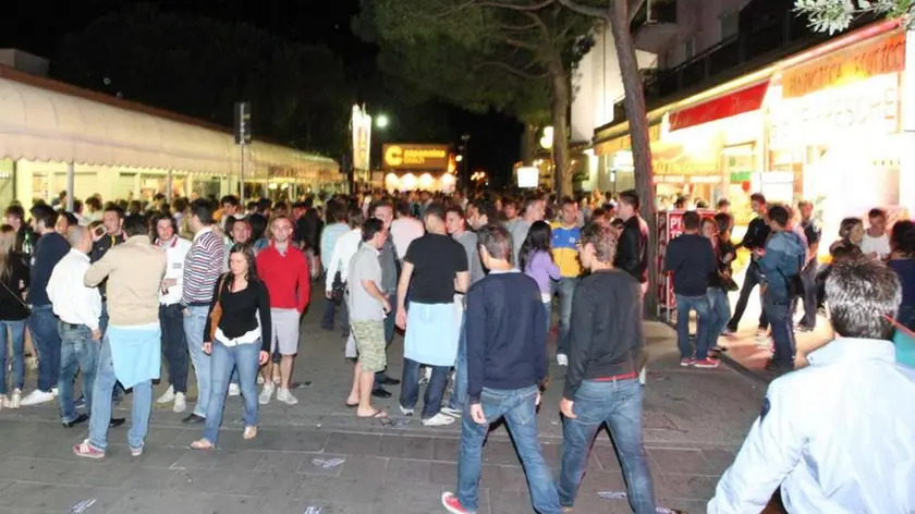 MORSEGO JESOLO PIAZZA MAZZINI DI NOTTE