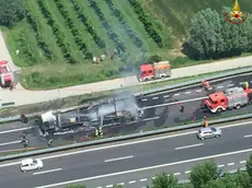 COLUCCI - DINO TOMMASELLA - PORTOGRUARO - INCENDIO CAMION IN A 4 - FOTO VV.FF.