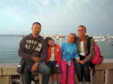 PASSERINI TREVISO FAMIGLIA DURANTE DISPERSA CADUTA AEREO CARACAS AGENZIAI FOTOGRAFICA FOTO FILM