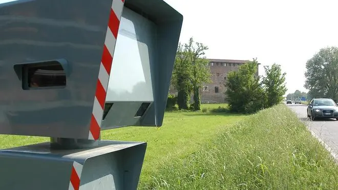 autovelox postazione fissa - - Un autovelox