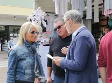 Foto Agenzia Candussi/ Scattolin/ Marghera, piazza Mercato/ Reading di poesie itinerante sul tema di Porto Marghera organizzato dall'ass. Voci di Carta