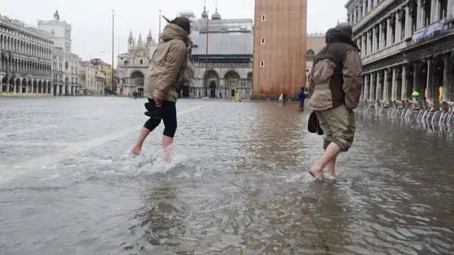 Interpress/M.Tagliapietra Venezia 15.11.2013.- Acqua alta in Piazza San Marco.