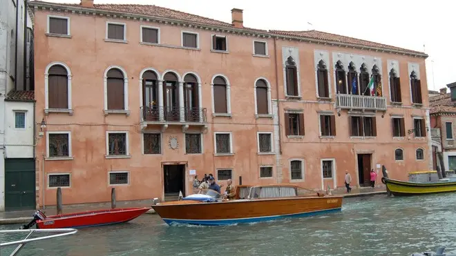 Venezia, 20.10.2006.- Cannaregio Inaugurato dalla Provincia, Dopo l'accurato restauro, il Palazzo Testa, sede dell'Algarotti e Feremi.-Nella foto: l'esterno del palazzo Interpress/Agostini -