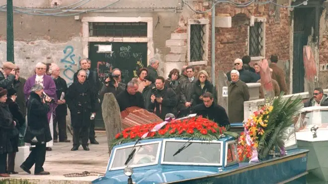 12.03.2001.- FUNERALI DEL POETA MARIO STEFANI. SS. GIOVANNI E PAOLO.- INTERPRESS/RAFFELE