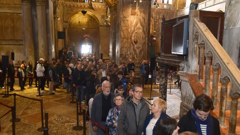 Interpress/M.Tagliapietra Venezia 11.04.2018.- Basilica di San Marco. Code ai Tornelli all'interno.