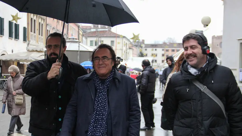 Al Bano gira uno spot per le vie di Mestre