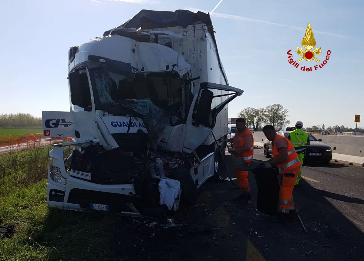 Le immagini dell'incidente in A4