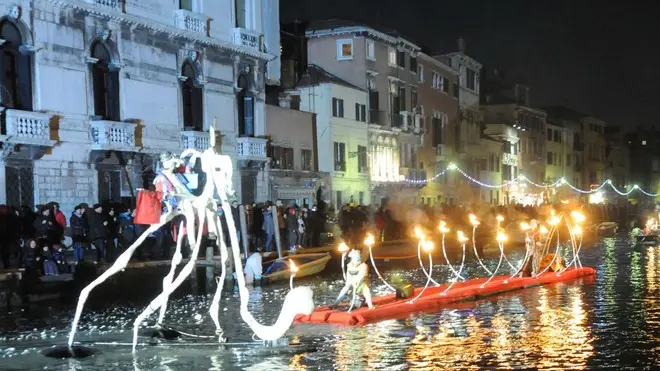 Interpress/Mazzega Morsego Venezia,26.01.2013.- Inaugurato il Carnevale di Venezia 2013 in Canale di Cannaregio.-