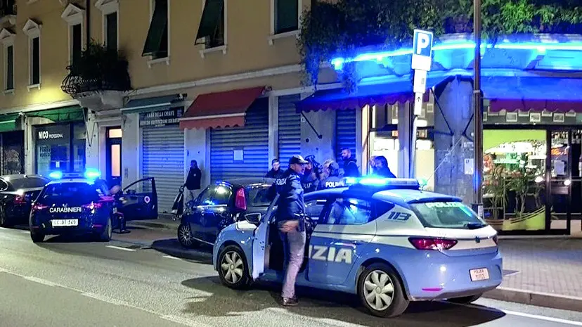 Controlli di polizia e carabinieri lungo via Piave