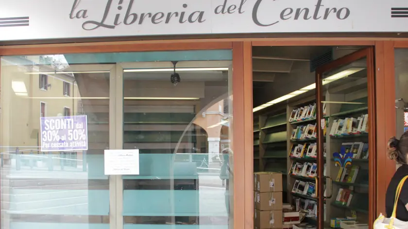 Attività che chiudono in centro a Mestre - nella foto: Libreria del Centro in piazza Ferretto