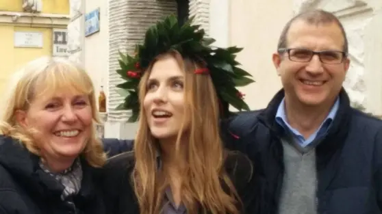 Arianna Del Grosso il giorno della laurea insieme ai genitori
