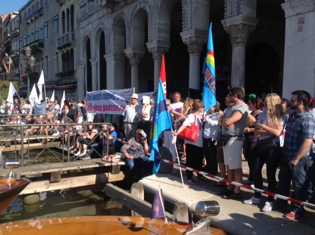 La protesta dei dipendenti comunali