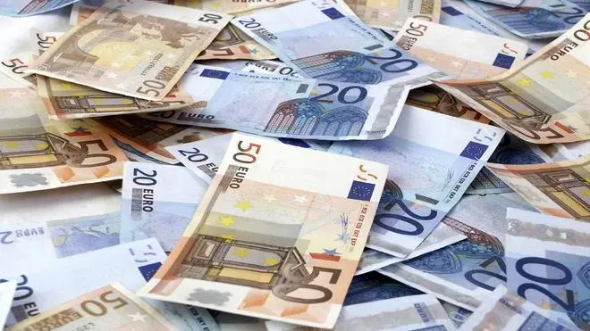soldi euro banconote moneta - Molti i trentini che ieri hanno deciso di investire denaro sui titoli di Stato venduti senza commis- sioni