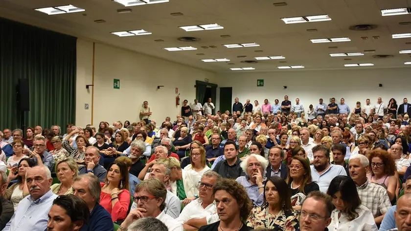 COLUCCI - DINO TOMMASELLA - S. DONA' - CONFRONTO FRA I CANDIDATI SINDACI - PUBBLICO NELLA SALA AUDITORIUM