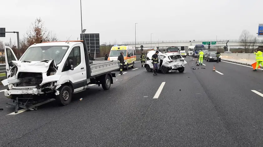 Il tamponamento sull'A4 a Noventa di Piave tra furnone e Suv
