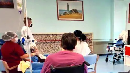 Degli anziani in Rsa: dopo il Covid sempre più spesso gli infermieri vengono dall’estero