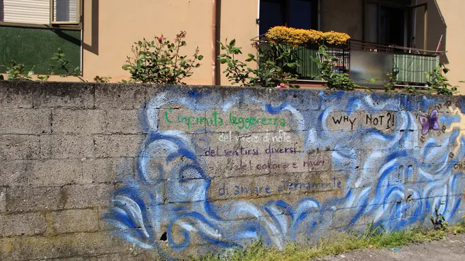 Misteriose poesie sui muri di Carpenedo - nella foto via Ligabue