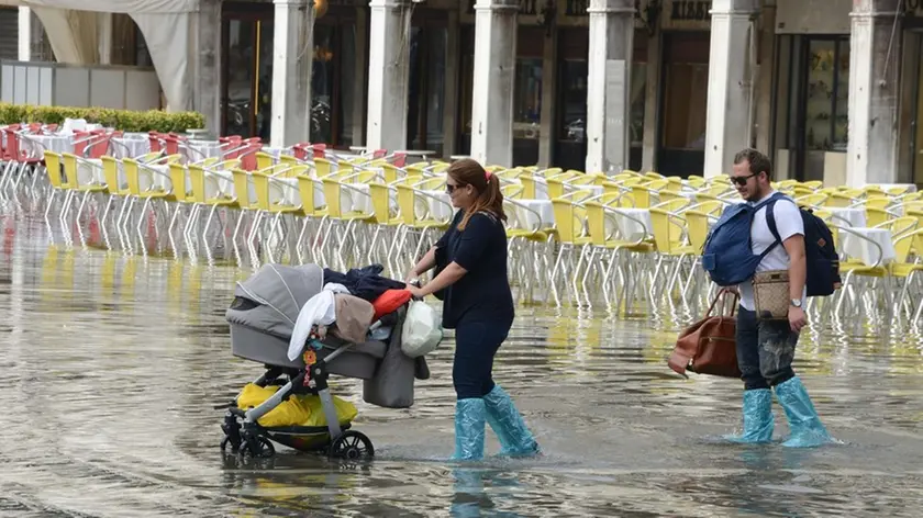 Interpress/M.Tagliapietra Venezia 08.10.2014.- Acqua alta in piazza San Marco.