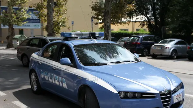 merce contraffatta scoperta dalla polizia e luoghi di ritrovamento via tasso e via aleardi
