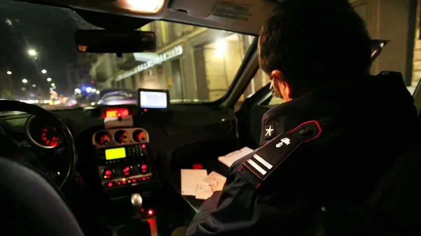 I carabinieri sono alla ricerca dell'aggressore