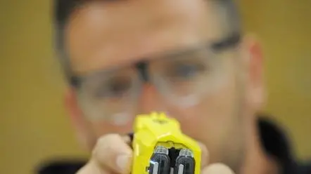 Il taser andrà in dotazione ai vigili urbani di Jesolo