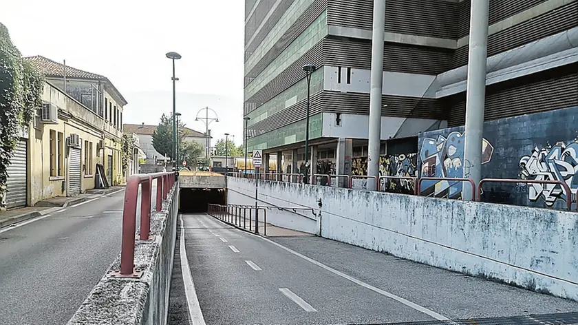 L’ingresso del sottopasso di via Dante