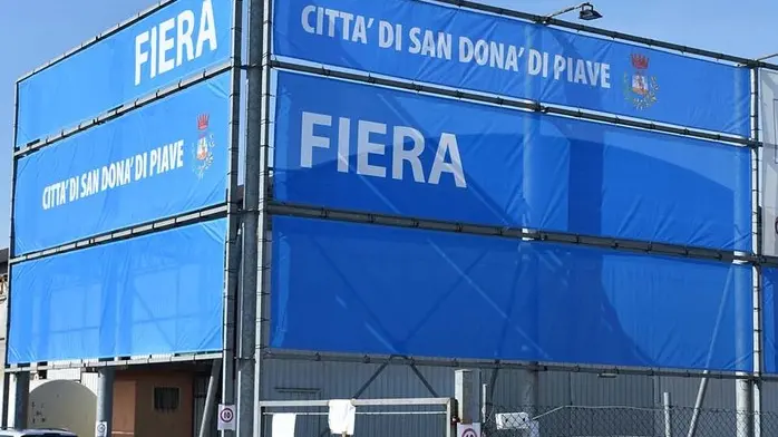 DE POLO - DINO TOMMASELLA - SAN DONA' - LAVORI DI ALLESTIMENTO DEI CAPANNONI IN VIA PRALONGO PER LA FIERA CAMPIONARIA