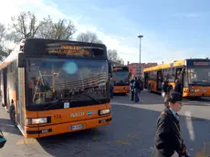 Venezia, 12.04.2006.- Con ordinanza C.P., chiuso il Canale della Scomenzera.- Approntato dall'ACTV un servizio navetta tra S.Marta e Piazzale Roma.- Nella foto la navetta a Piazzale Roma.- Interpress/Agostini