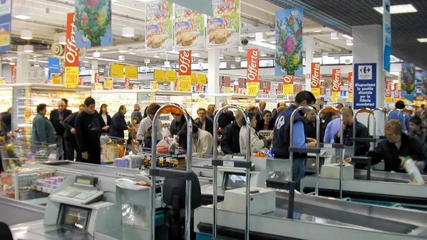 Marcon 12/04/01 centro commerciale Valecenter sciopero dipendenti supermercato Carrefour.. (C) Bertolin M. richiesto da Chiarin