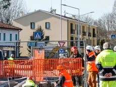 CANTIERE PER LA RIPARAZIONE DELLA FUGA DI GAS IN VIA MIRANESE ALL'INGRESSO DI CHIRIGNAGO