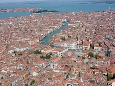 Interpress/Mazzega Venezia, 22.04.2015.- FOTO AEREE Nella foto Venezia e Canal Grande