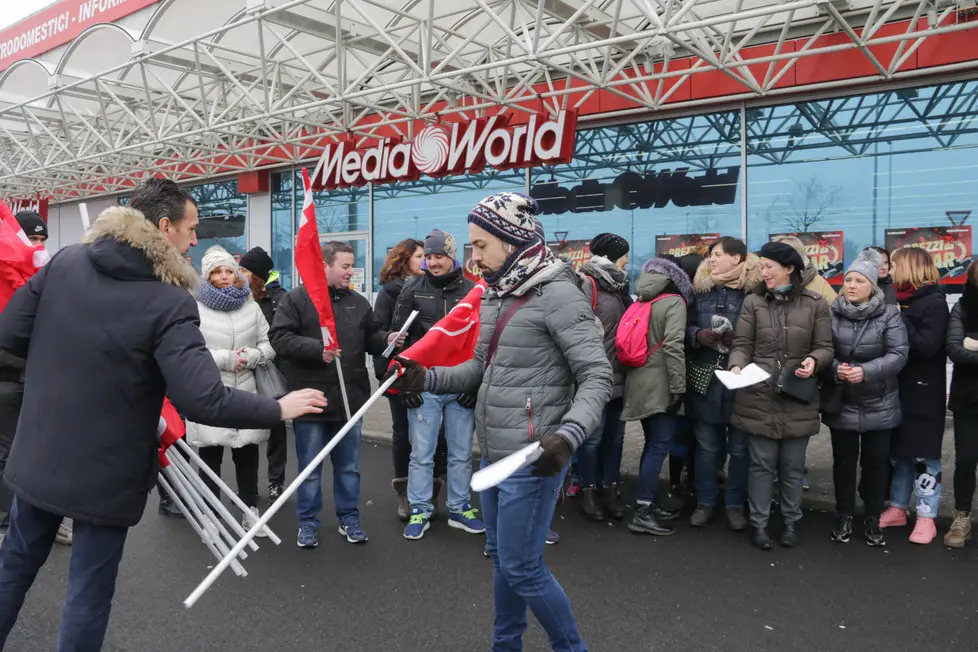 Foto Agenzia Candussi/ Artico/ Mestre, zona Auchan/ Sciopero dei dipendenti di Media World