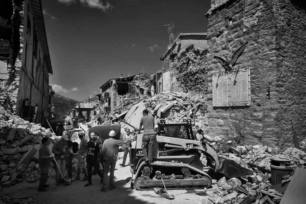 24 Agosto 2016 - Terremoto Amatrice - Macerie lungo il Corso principale di Amatrice.