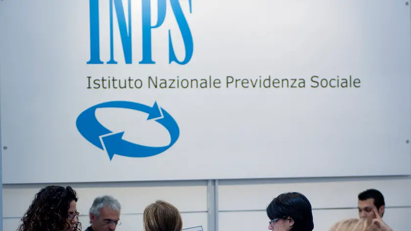 17/05/2012 Roma, in corso alla Fiera di Roma il Forum della PA 2012. Nella foto lo stand dell' INPS Istituto Nazionale della Previdenza Sociale