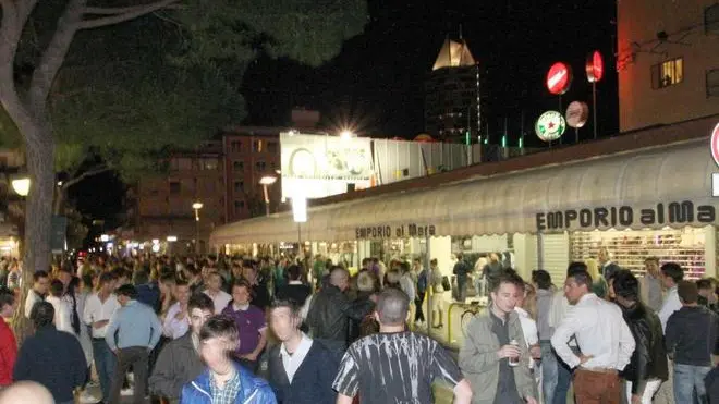 MORSEGO JESOLO PIAZZA MAZZINI DI NOTTE