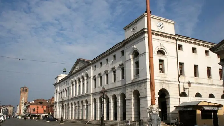 Depolo mph03a Elisabetta Donaggio ..Chioggia: municipio - Il supermercato Lando di Pianiga dove e' saltata la cassa continua