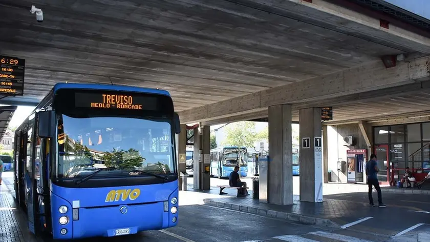 DINELLO - DINO TOMMASELLA - SAN DONA' DI PIAVE - IL BUS ATVO DELLA LINEA PER TREVISO