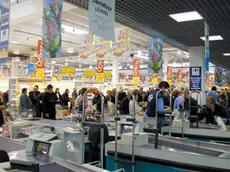 Marcon 12/04/01 centro commerciale Valecenter sciopero dipendenti supermercato Carrefour.. (C) Bertolin M. richiesto da Chiarin