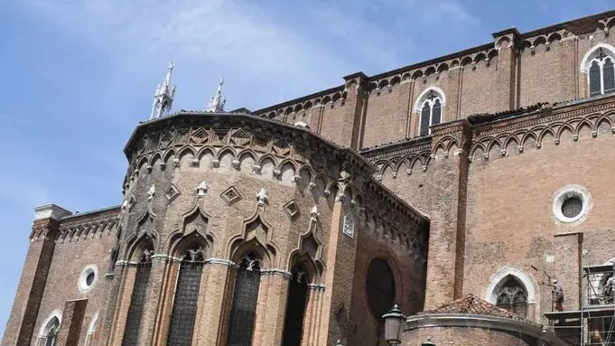 Interpress/ M.Tagliapietra.30.08.2018.- Crollo di un pezzo di cornicione dalla chiesa di SS.Giovanni e Paolo.