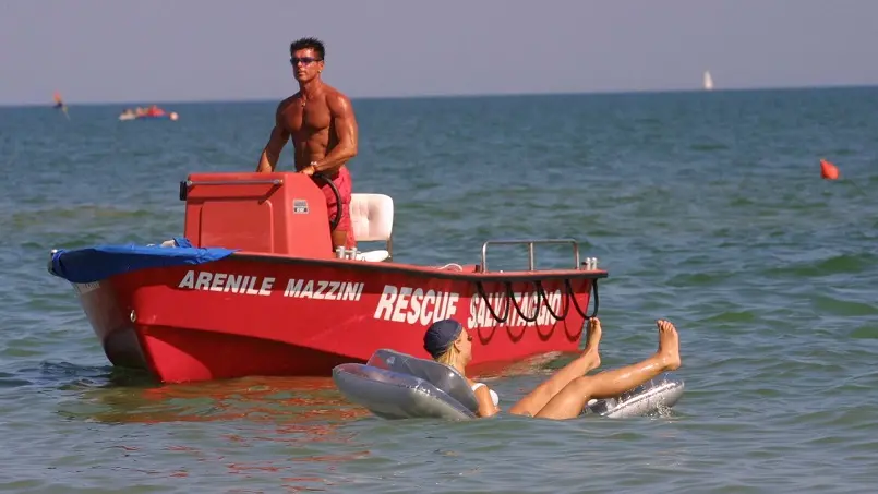 Jesolo (VE):.La spiaggia..02/08/2001 © Light Image Studio..Morsego.