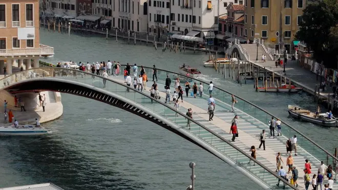 AGOSTINI INTERPRESS VENEZIA 12.09.1008.- APERTO AL PUBBLICO IL PONTE DELLA COSTITUZIONE.