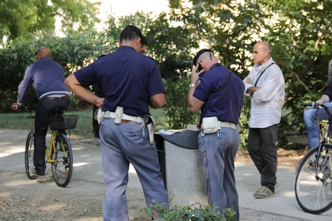 Perlustrazione di controllo dell'unità cinofila della polizia al parco di Villa Querini a Mestre