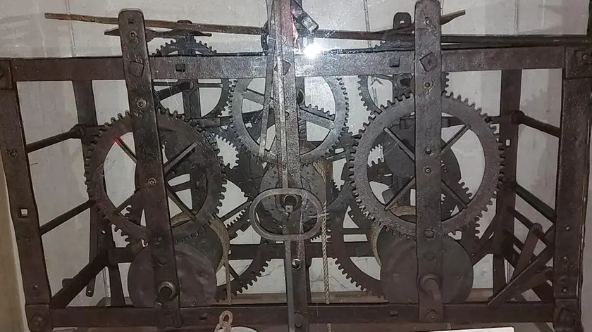 L’antico orologio che necessita di riparazione