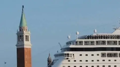 Interpress/M.Tagliapietra Venezia 12.04.2014.- Nave da Crociera MSC Armonia in partenza ieri in bacino San Marco.