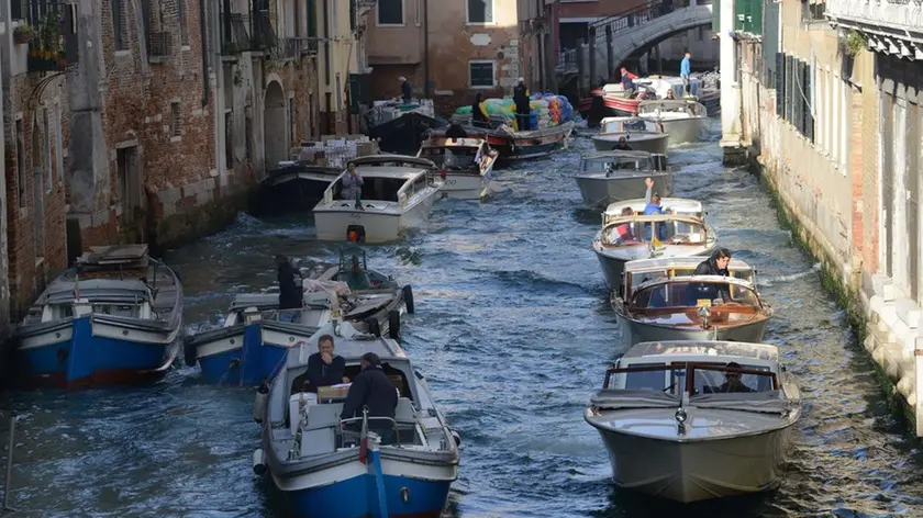 Interpress/M.Tagliapietra Venezia 25.10.2017.- Traffico in rio novo.