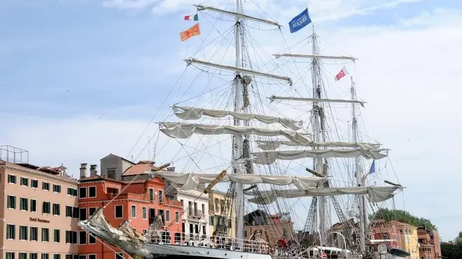 Interpress/Mazzega Morsego Venezia, 18.04.2014.- L'arrivo del Veniero "Belem" in Bacino San Marco.- Ormeggiato in Riva VII Martiri di fronte al Museo Navale.-